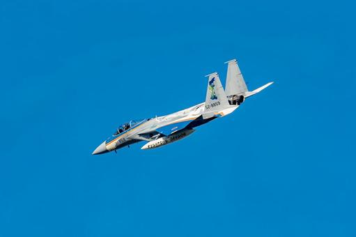 航空祭で機動飛行を披露するアグレッサー 航空祭で機動飛行を披露するアグレッサー 航空祭,航空ショー,航空自衛隊の写真素材