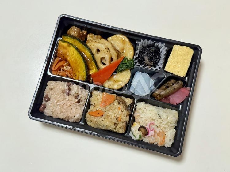 野菜とチキンの黒酢あんかけ弁当 弁当,野菜,チキンの写真素材
