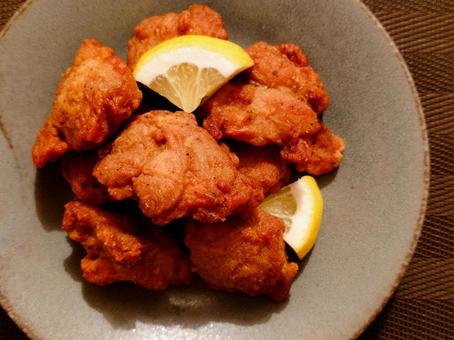 唐揚げレモン 唐揚げ,レモン,和皿の写真素材