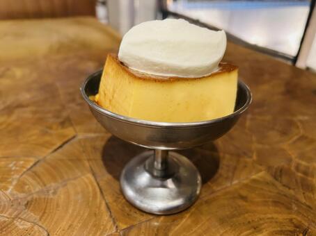 プリン プリン,生クリーム,おやつの写真素材