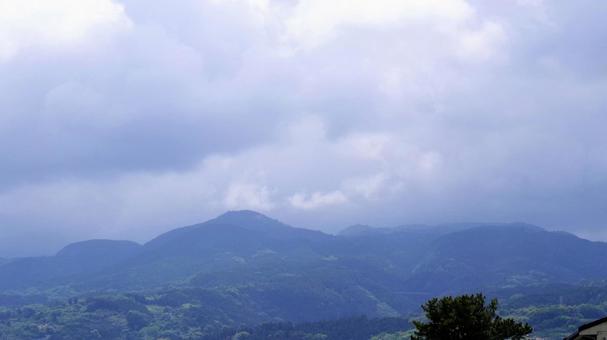 小田原の海岸から見た内陸の山々 小田原の海岸から見た内陸の山々の写真