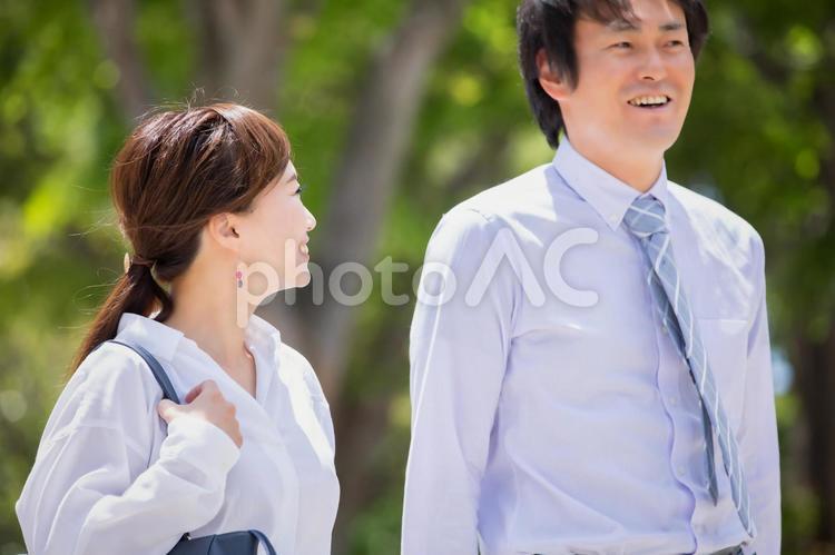 外回りするビジネスウーマン コミュニケーション,ビジネス,会話の写真素材