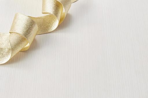 リボン　木目背景 背景素材,リボン,木目背景の写真素材