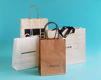 色々な形の手提げ袋 紙袋、バッグ 買い物 色々な形の手提げ袋 紙袋、バッグ 買い物の写真