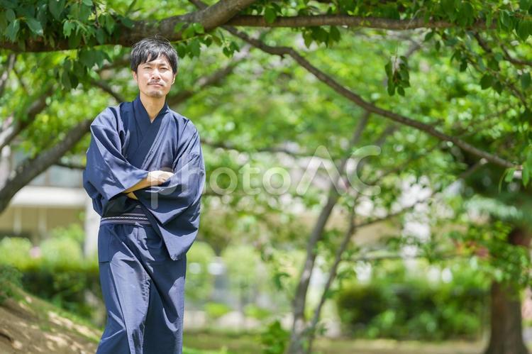 野外の着物の男性 和服,着物,浴衣の写真素材