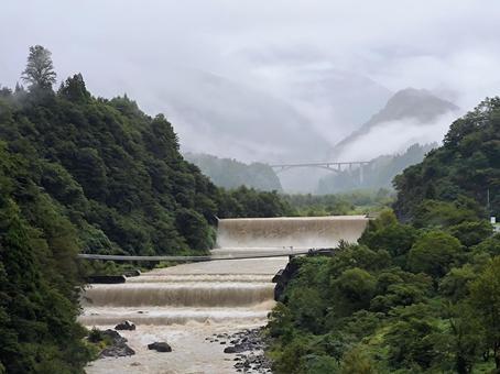 本宮砂防ダム、富山県立山町 本宮砂防ダム、富山県立山町 砂防ダム,常願寺川,立山の写真素材