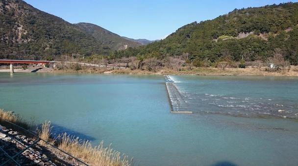 Calm river and mountain scenery, JPG