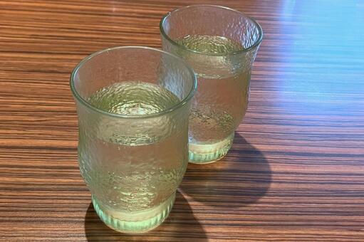 コップの水 水,冷たい,お冷の写真素材