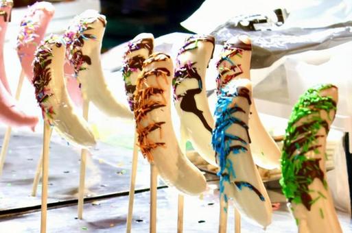 夜店のチョコバナナ 夜店のチョコバナナ チョコバナナ,バナナチョコ,祭の写真素材