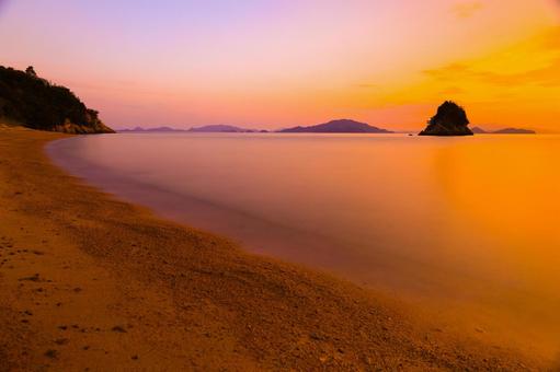 黄昏時の瀬戸内海 黄昏時の瀬戸内海 夕焼け,夕暮れ,夕方の写真素材