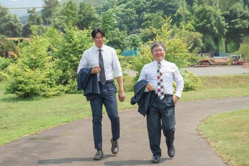 外回りのビジネスマン 外回りのビジネスマン ビジネスマン,男性,スーツの写真素材