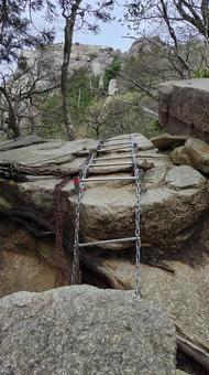 鎖場⑥ 登山道,難所,鎖の写真素材