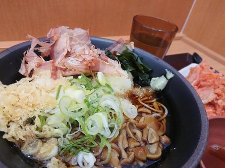 Soba noodles with plenty of toppings and wild mushrooms, buckwheat, wild vegetables, nameko, JPG