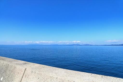 雲仙市小浜の海岸からの眺め 海,海岸,青空の写真素材