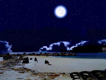 夜の海 満月,月,moonの写真素材