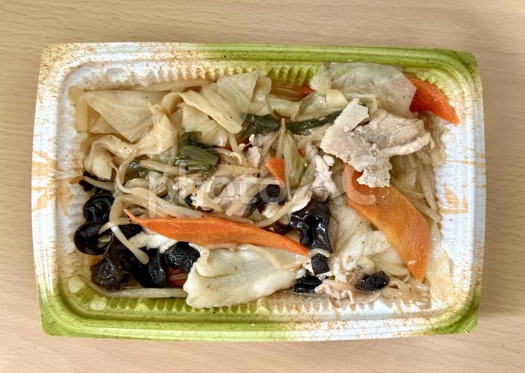 スーパーで買った野菜炒め 野菜炒め,豚肉,キャベツの写真素材