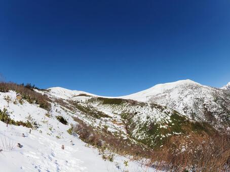 平標山の家から見た平標山・仙ノ倉山 仙ノ倉山,平標山,山の家の写真素材