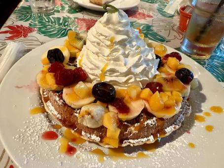 フルーツたっぷりハワイアンワッフル フルーツたっぷりハワイアンワッフル ワッフル,ハワイアン,フルーツの写真素材