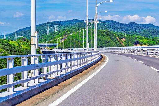 徳島と兵庫の県境、大鳴門橋を爽快ドライブ 高速道路,兵庫,徳島の写真素材