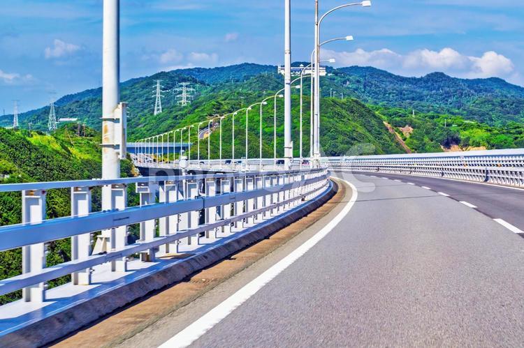 徳島と兵庫の県境、大鳴門橋を爽快ドライブ 高速道路,兵庫,徳島の写真素材