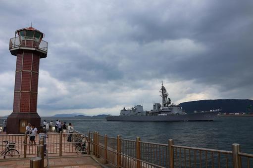 ９月下旬の高松港に寄港する護衛艦いなづま 護衛艦いなづま,海上自衛隊,寄港の写真素材