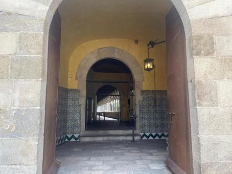 ペドラルベス修道院入口(バルセロナ) ペドラルベス修道院入口(バルセロナ) バルセロナ,スペイン,ペドラルベス修道院の写真素材