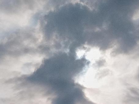 雲に隠れた太陽 雲に隠れた太陽 雲,太陽,空の写真素材