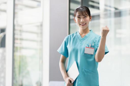 病院で働く若い女性医師 病院で働く若い女性医師 若い,医師,女性の写真素材