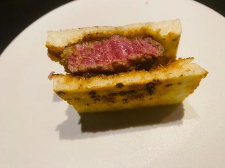 究極の和牛カツサンド 究極の和牛カツサンドの写真