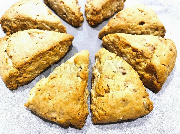 手作りスコーン（ホワイトチョコ胡桃）３１ スコーン,手作り,ホワイトチョコの写真素材
