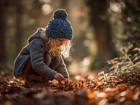 ニット帽をかぶった可愛い子供 ニット帽をかぶった可愛い子供の写真