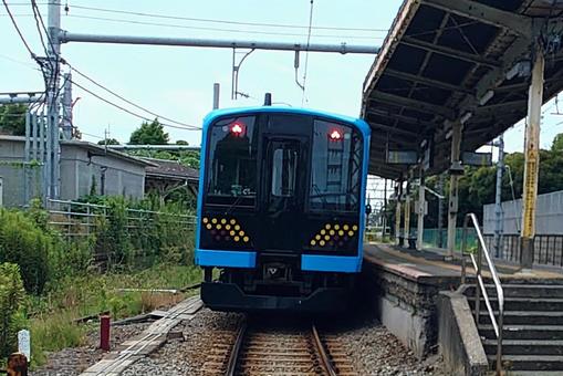 JR鶴見線海芝浦支線 浅野駅 E131系 JR鶴見線海芝浦支線 浅野駅 E131系 jr,鶴見線,ホームの写真素材