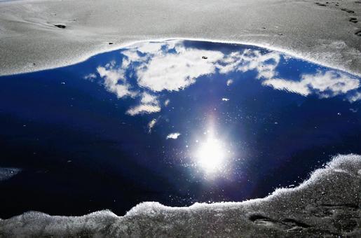 江の島・東浜での映り込み 江の島・東浜での映り込みの写真