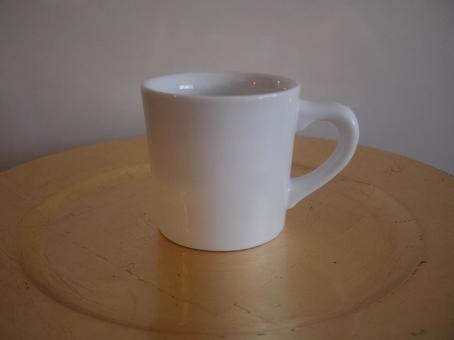 白いマグカップ 白いマグカップの写真