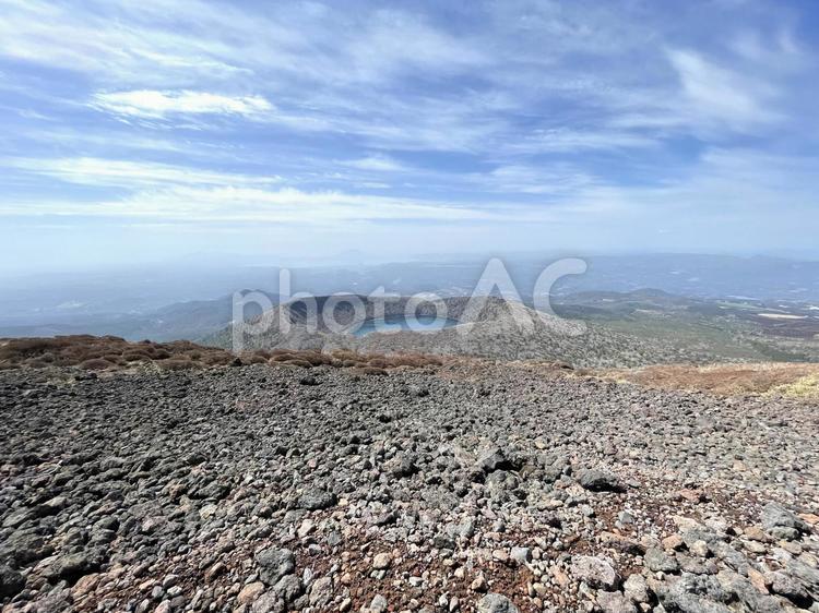 韓国岳からの大浪の池　絶景　絶景スポット 韓国岳,大浪の池,新燃岳の写真素材