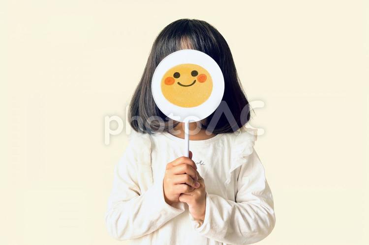 笑顔の子供、楽しい気持ちのこども 嬉しい,子供,笑うの写真素材
