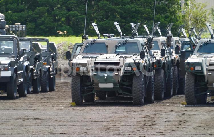 整列する陸上自衛隊の軽装甲機動車 自衛隊,陸上自衛隊,ミリタリーの写真素材