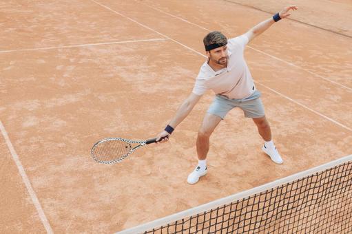 クレイコートでボレーを構える男性 男性,外国人,テニスの写真素材