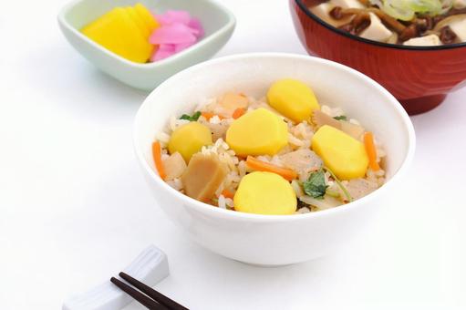 栗五目ご飯 栗五目ご飯 栗五目ご飯,栗ご飯,炊き込みご飯の写真素材