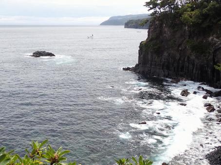 静岡県伊東市城ケ崎自然研究路にある岸壁 静岡県伊東市城ケ崎自然研究路にある岸壁の写真