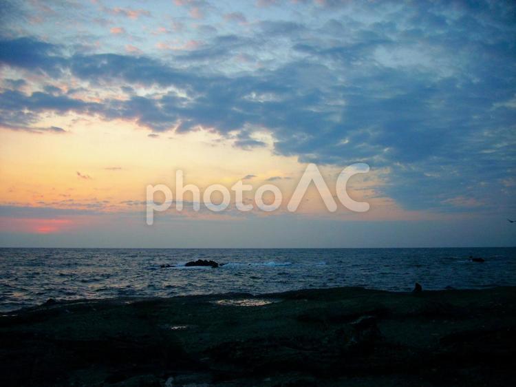 千畳敷の夕陽　青森県　2 海,風景,空の写真素材