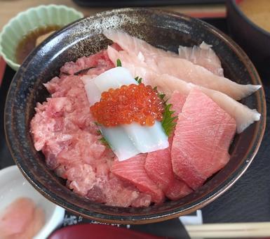 海鮮丼 海鮮丼,マグロ丼,生鮮の写真素材