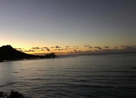 夕日に染まる海外の海の風景 夕日に染まる海外の海の風景の写真