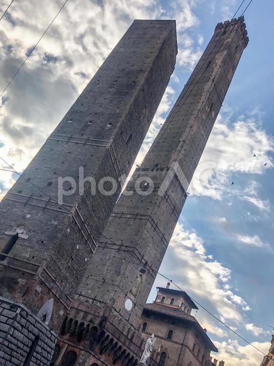 イタリア　ボローニャの斜塔 イタリア,ボローニャ,斜塔の写真素材