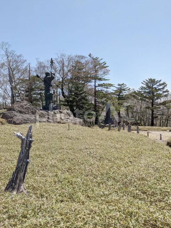 山頂に佇む神武天皇像 山,登山,奈良県の写真素材