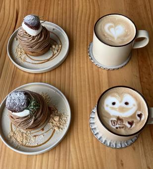 モンブランとカフェラテアート♡×鴨 ラテアート,ハート,カフェラテの写真素材