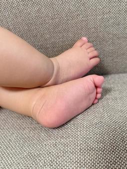 赤ちゃんのあんよ 赤ちゃん,ベビー,赤ちゃんの足の写真素材
