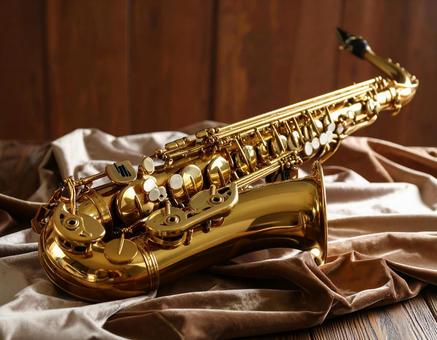 バリトンサックス シルク 楽器 音楽 金 バリトンサックス シルク 楽器 音楽 金の写真