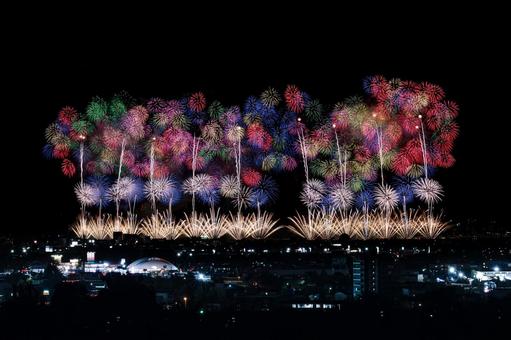 長岡花火2025フェニックス 長岡花火2025フェニックス 2025長岡花火フェニックス,花火,長岡花火の写真素材