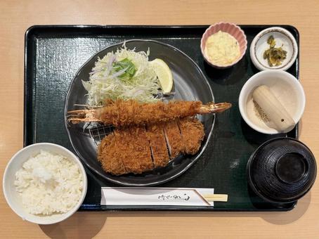 ロースカツとエビフライ定食 ロースかつ,ロースカツ,とんかつの写真素材